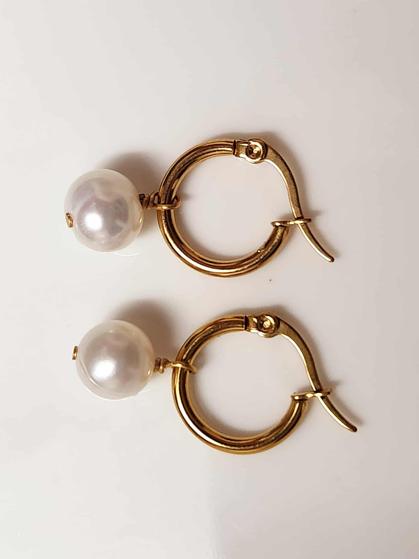 Iris Gardenia Pearl Hoop Earrings