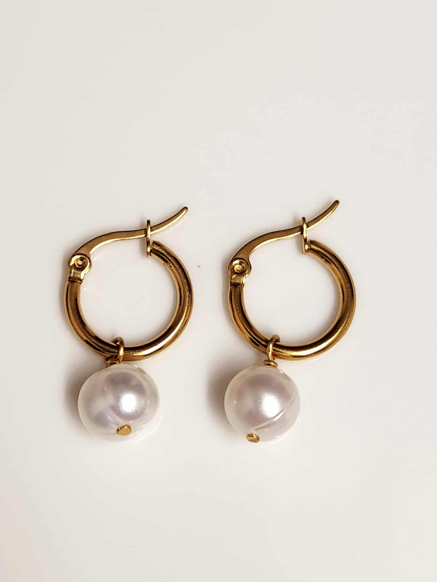 Iris Gardenia Pearl Hoop Earrings