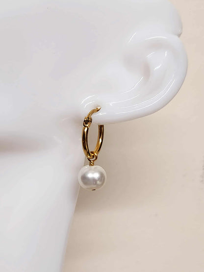 Iris Gardenia Pearl Hoop Earrings