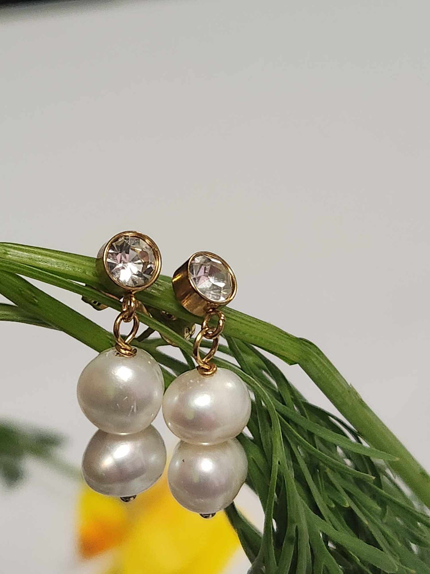 Chamomile Charm- Double Pearl Earrings