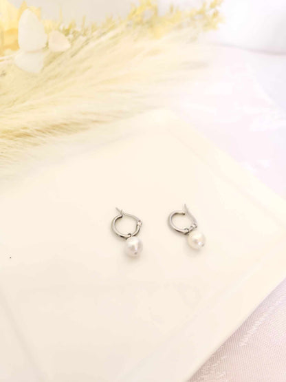 Iris Gardenia Pearl Hoop Earrings