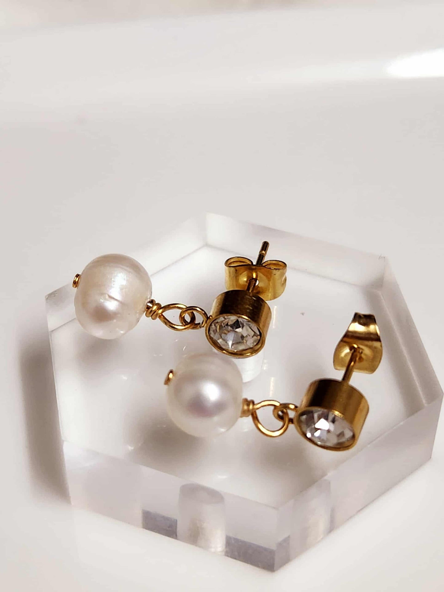 Fuchsia Gerbera Pearl Gold Drop Earrings