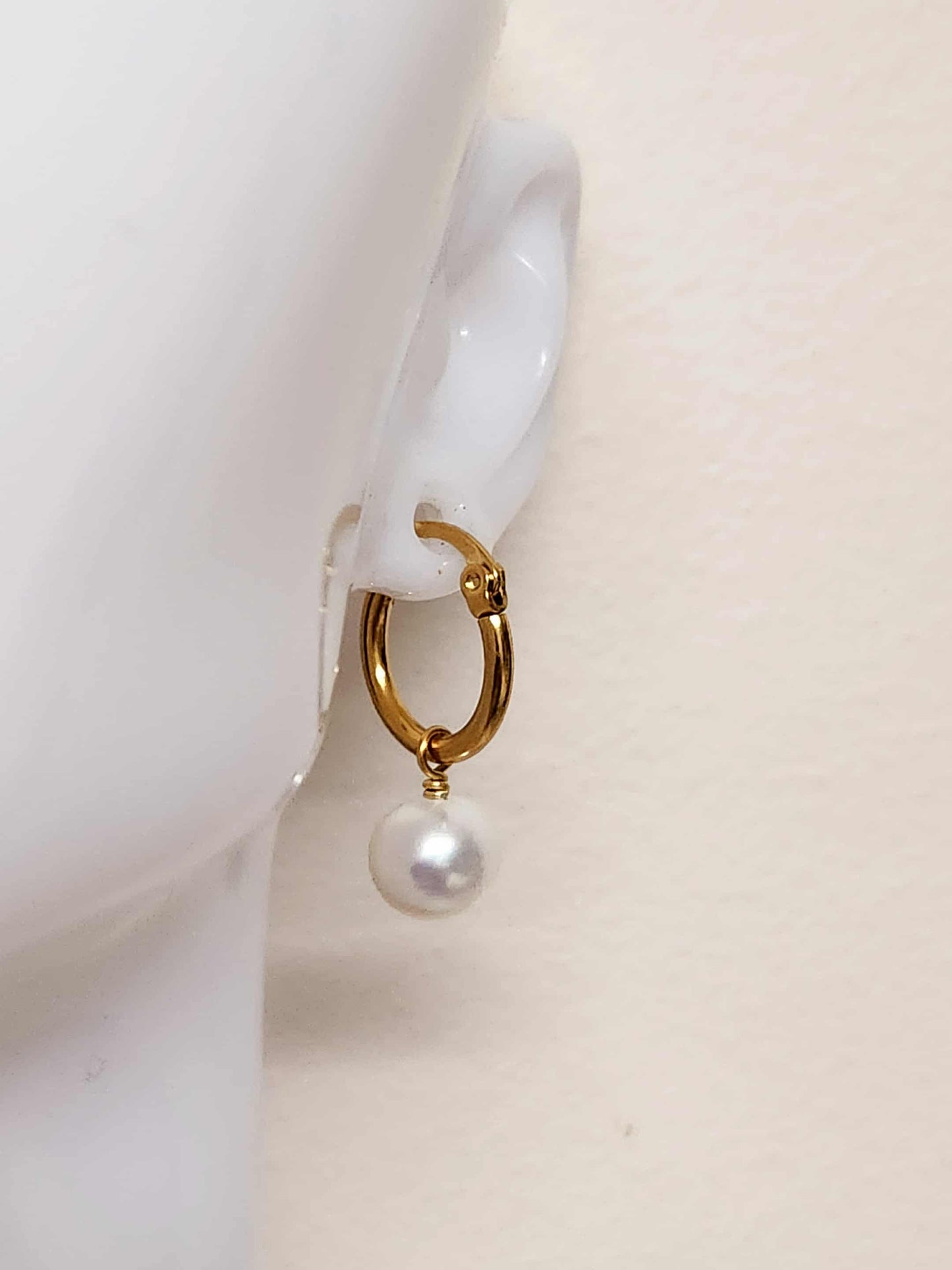 Iris Gardenia Pearl Hoop Earrings