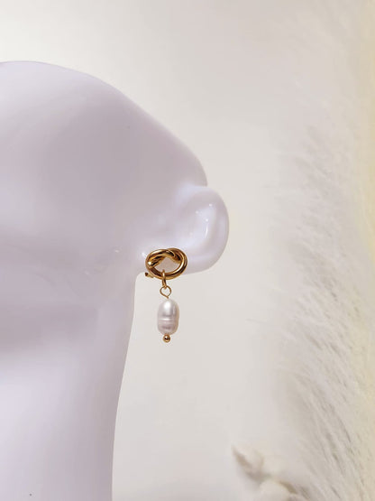 Luna Bloom | Golden Knot Pearl Earrings