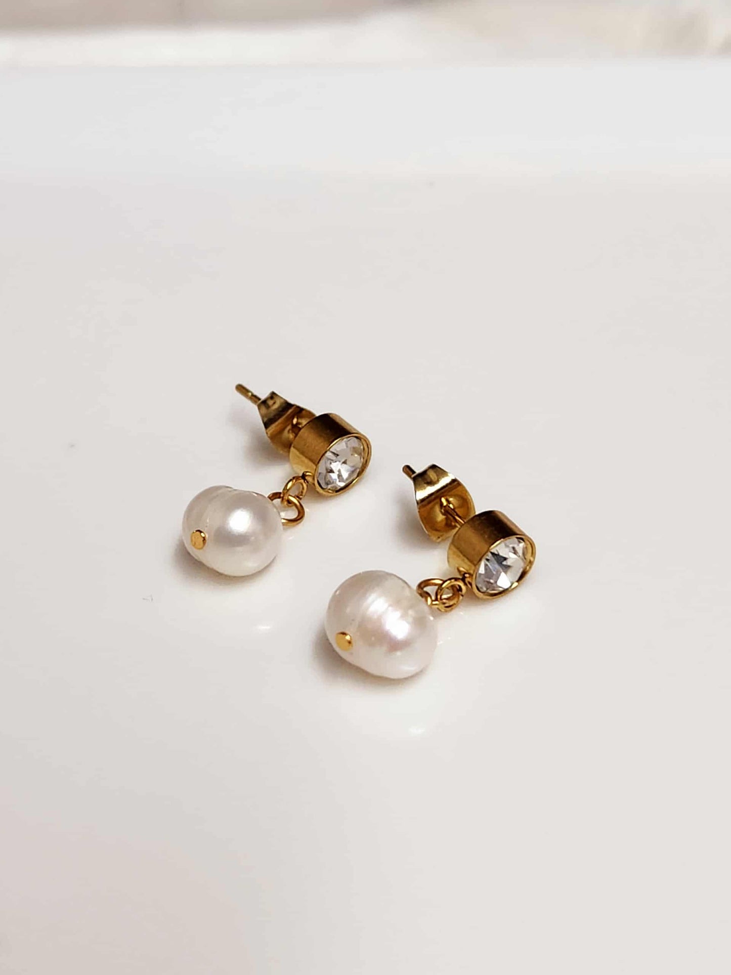 Fuchsia Gerbera Pearl Gold Drop Earrings