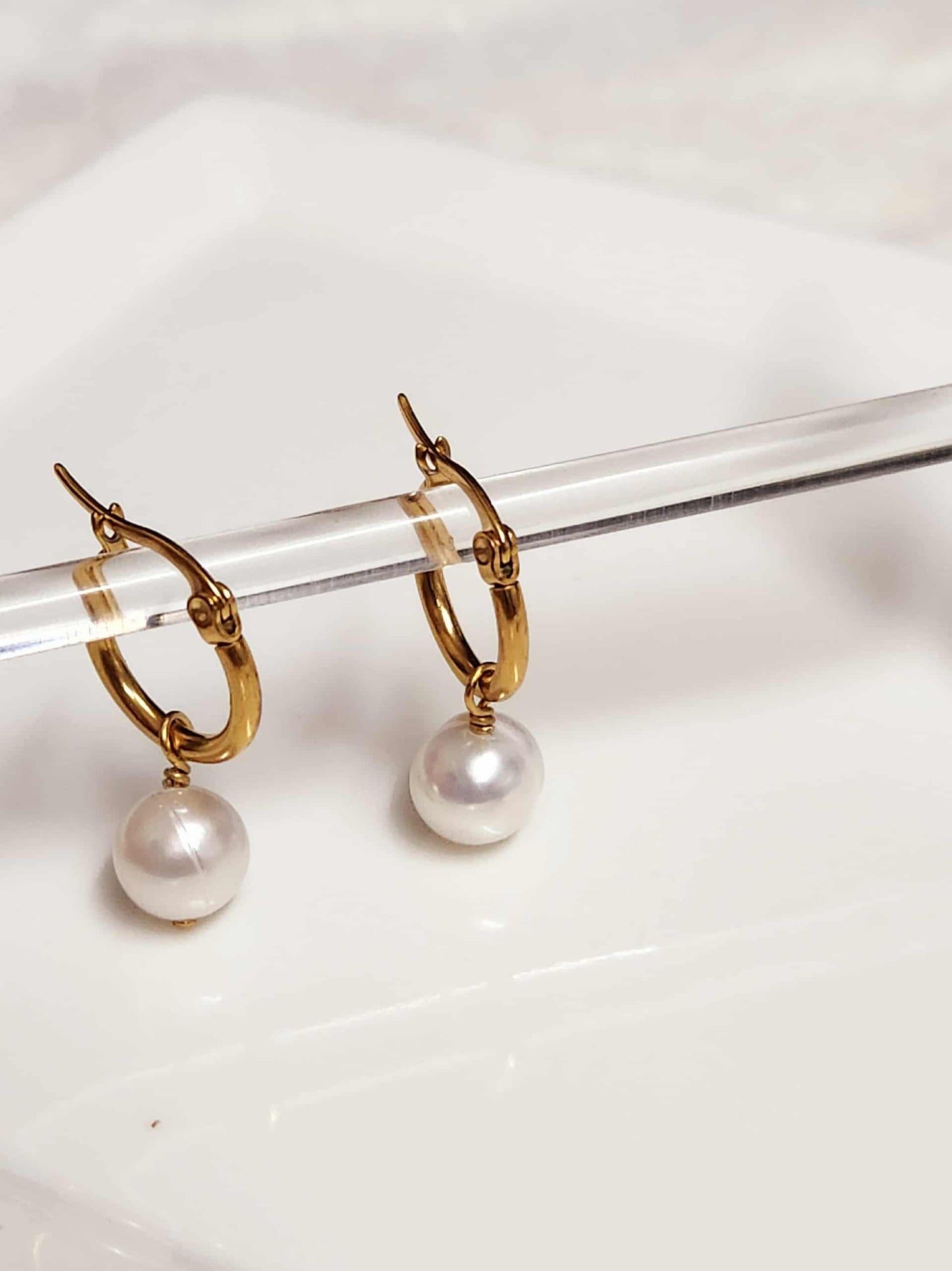 Iris Gardenia Pearl Hoop Earrings