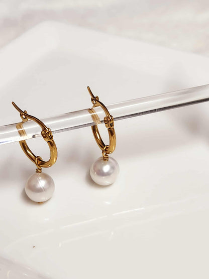 Iris Gardenia Pearl Hoop Earrings